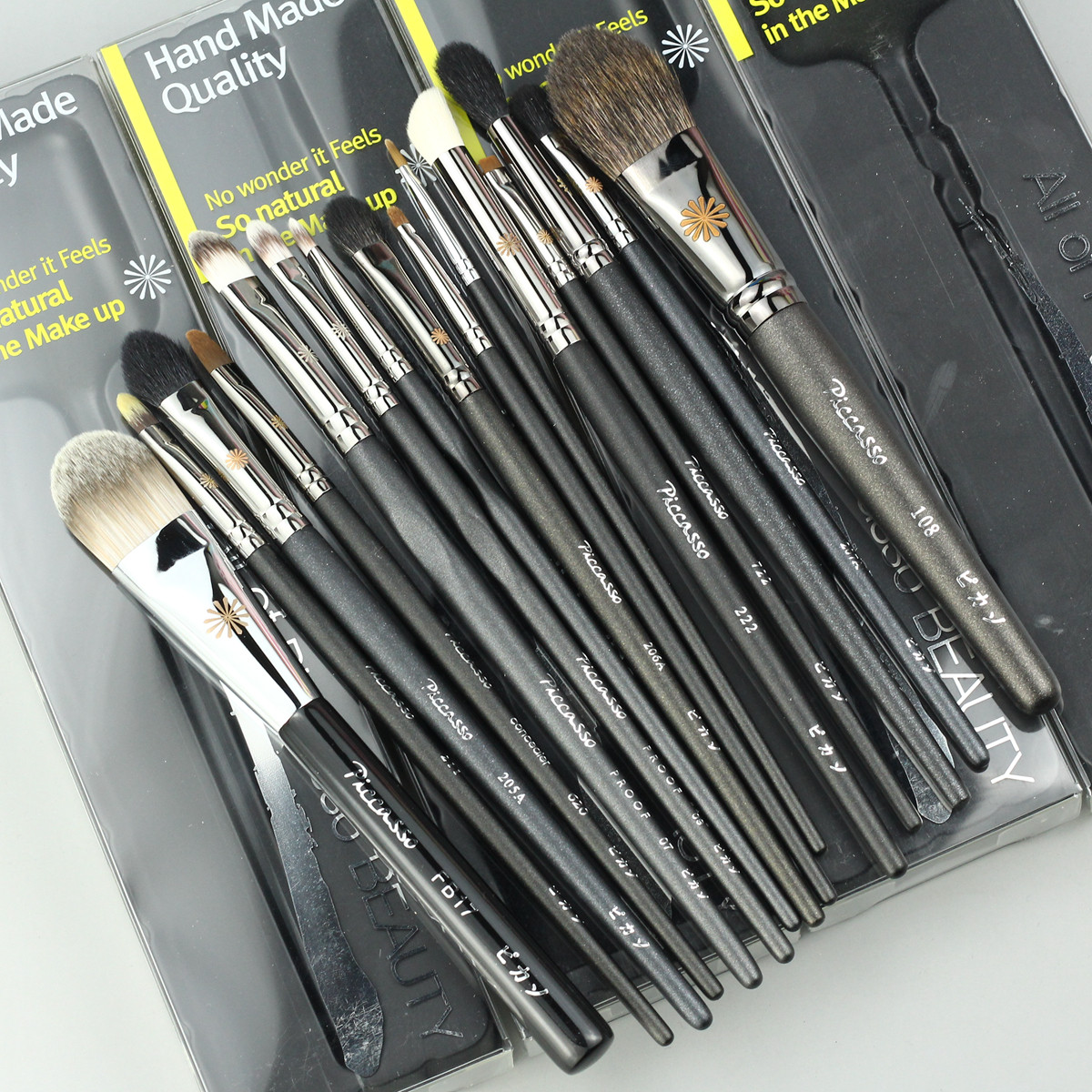 piccasso Picasso makeup brush 15 Flawless Brush 211 Lip Brush 407 Details 224 nose and shadow brush 620 eye shadow brush