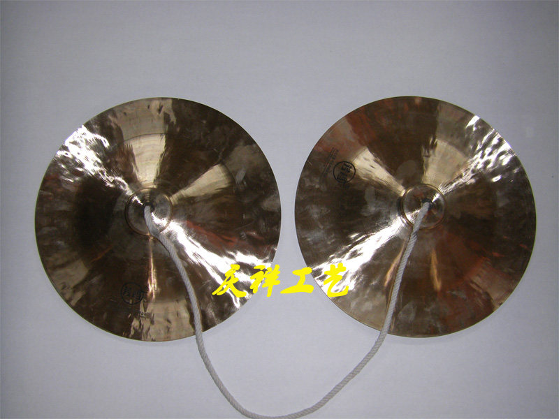 Gong, the gong, and the dragon and lion of the dragon lantern.