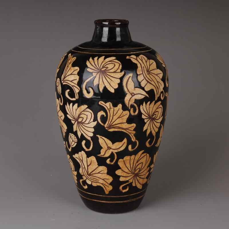 宋吉州窯黒釉彫花蒜頭瓶  景徳鎮 陶磁器 装飾品 工芸品 美術品 置物 宋吉州窯黒釉彫花蒜頭瓶 景徳鎮 陶磁器 装飾品 工芸