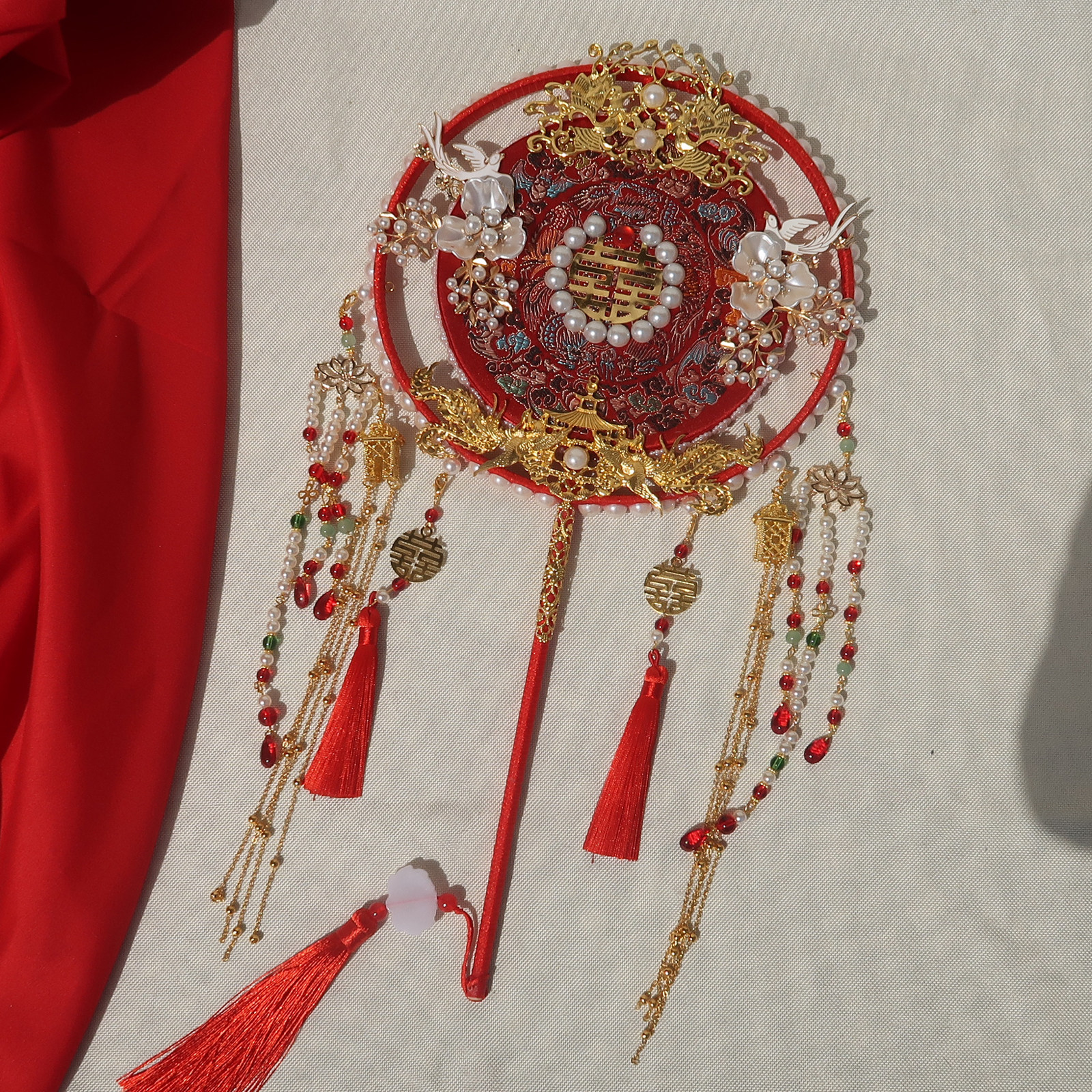 Bride Group holds Chinese-style wedding Xiuhe clothing group double-sided Chinese fan fan fan manual