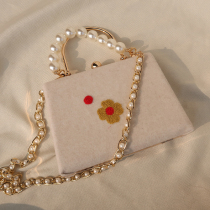 Embroidered handmade bag with small crowdsourced design inclined satchel women 100 hitch a gentle and ancient style with small flowers and hand gold and hander