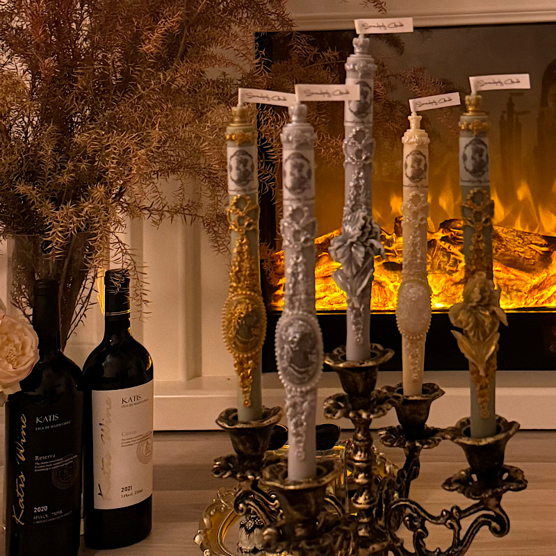 French-Style Long Candle with Exquisite Artistic Retro Relief Craftsmanship, High-End Atmosphere, Home Decoration, Queen's Medal