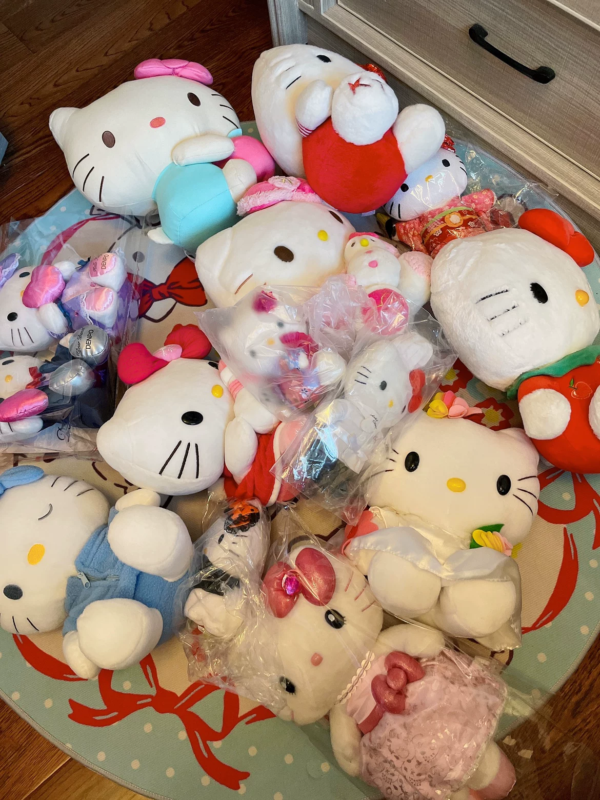 Sanrio, Hello Kitty, plush doll made from antique material