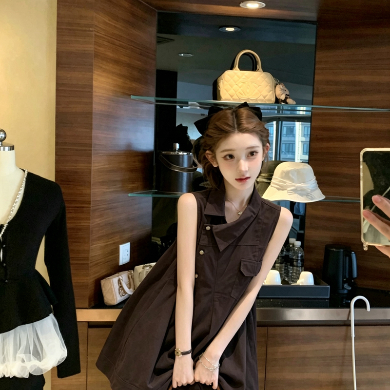 German Retro Coffee-Colored Sleeveless Single-Breasted New Style Dress with a High-Quality Feel