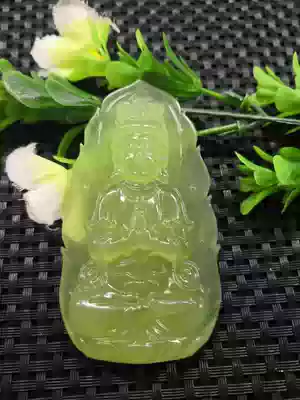 Xiuyan Jade Nanhai Guanyin Bodhisattva with fire seedlings sitting in Guanyin hanging pendant Ping An Pei Guanyin 7cm