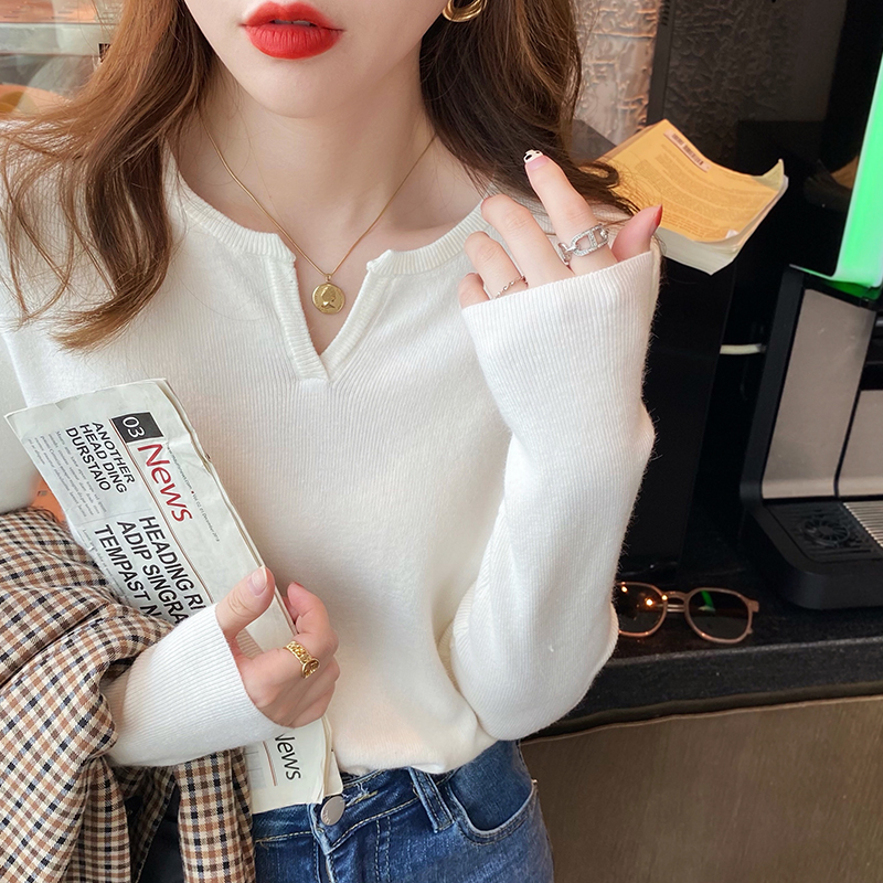 White-knitted sweatshirt female V-neck undershirt 2022 Spring new body sweaters hitch black thin blouses