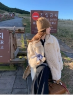 Светло-желтый