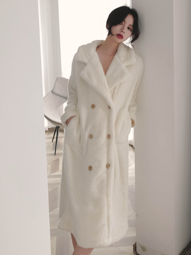 Fashion Sense ~ French temperament Nightgown in autumn and winter 2021 new coral velvet gown thickened long