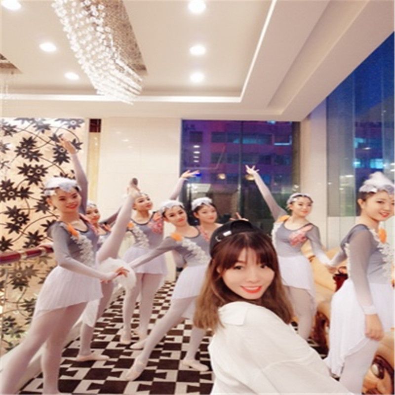Cô dâu vương miện hiệu suất đầu phụ kiện hoa lông trắng kẹp tóc trẻ em cho thấy phụ kiện tóc thiên nga nhảy clip bên mũ dây buộc tóc cho bé gái