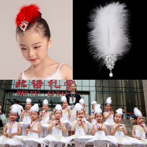 Сделайте покупки обратно в недавно высокий сценический спектакль в старом магазине на протяжении тысячелетий, старый магазин, ювелирные украшения из перьев супер бессмертные красивые брови, лебь из перья, шпилька для волос.