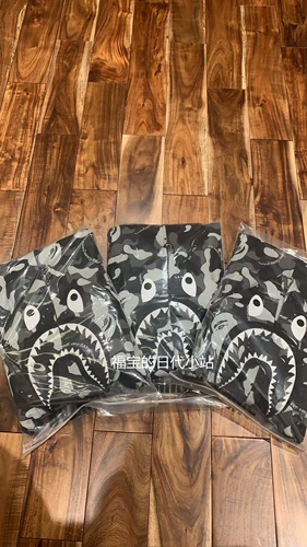 Fubao Spot Bape CDG Совместное бренд Osaka Limited Shark Sharkirt (доступна только в Osaka Worldwide)
