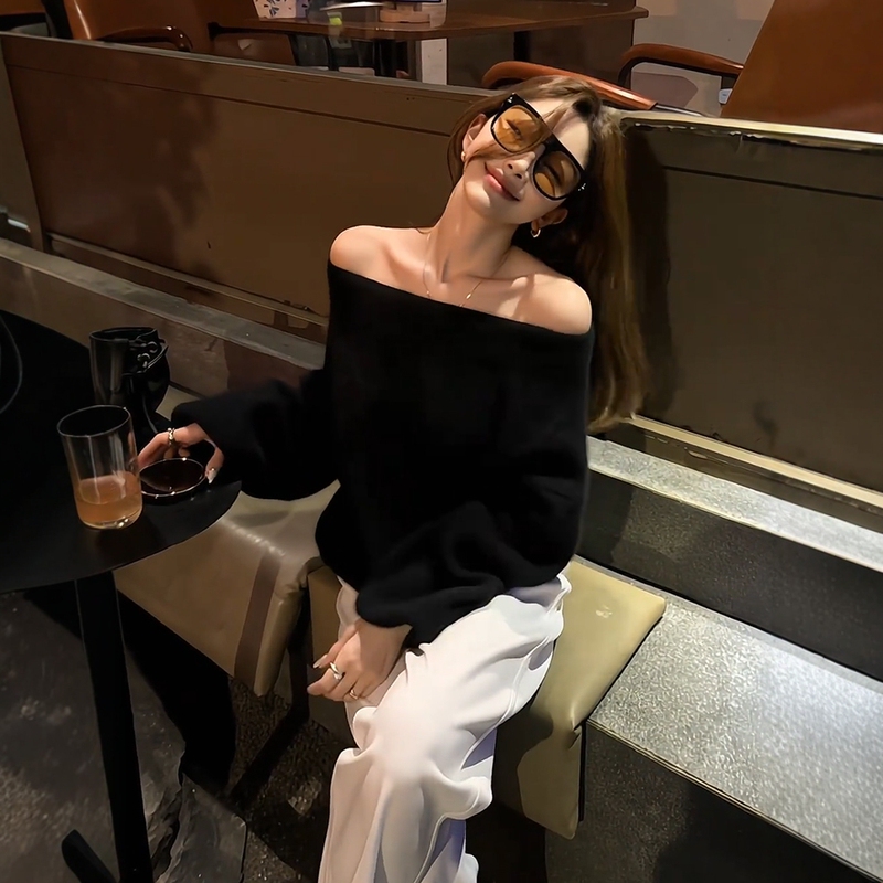 Korean Style Lazy Black Off-Shoulder Sweater for Women, New Autumn Style, Atmospheric Loose-Fitting Soft Knit Top with Exposed Shoulders