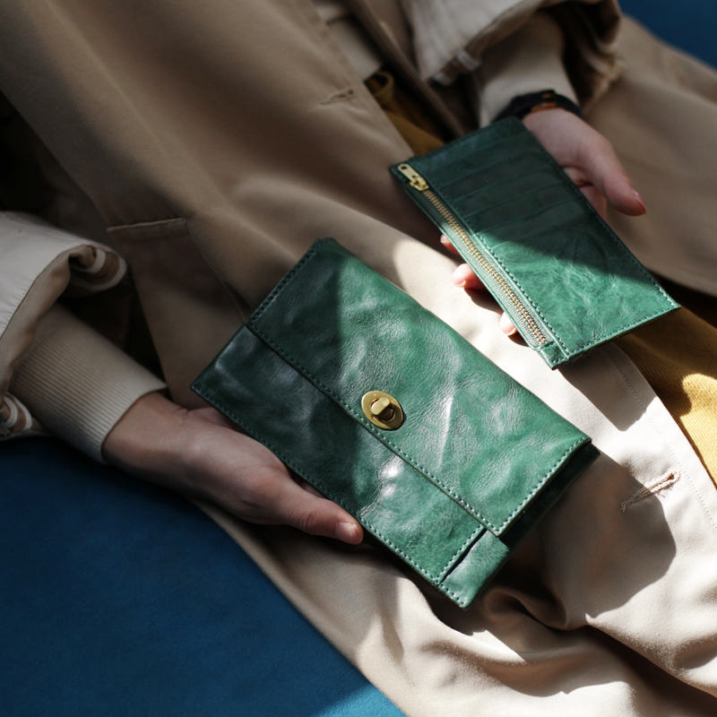 Vintage Green Leather Long Wallet with Clasp, Socialite Handbag, Card Holder, Simple Women's Ultra-Thin Wallet