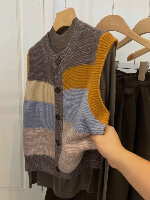 Guangzhou Thirteen Rows European-Style Raccoon Fur Vintage Color-Blocked Knitted Cardigan Vest Layered Sleeveless Sweater