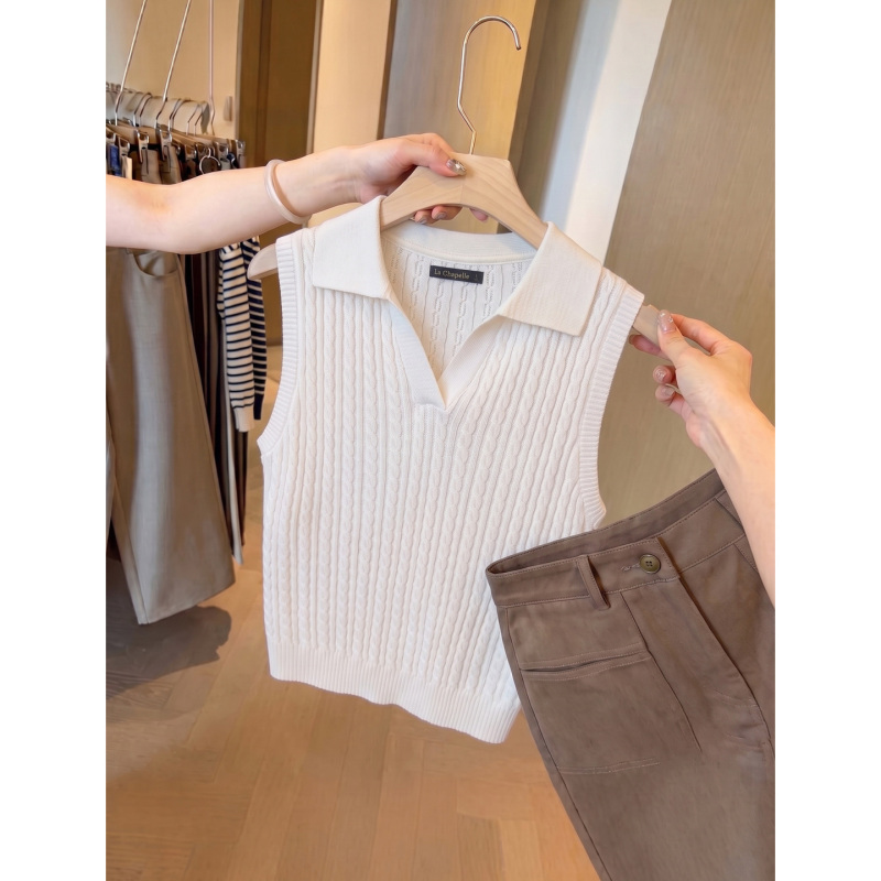 Old Money Style Apricot-Colored Cable Knit Polo Collar Vest for Women, Unique and Beautiful Slim-Fit Sleeveless Top for Summer Old Money Style Apricot-Colored Cable Knit Polo Collar Vest for Women, Unique and Beautiful Slim-Fit Sleeveless Top for Summer