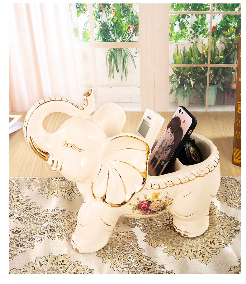 Ceramic elephant porch shoe key receive furnishing articles European TV remote wipe boxes at the gate of the sitting room is creative
