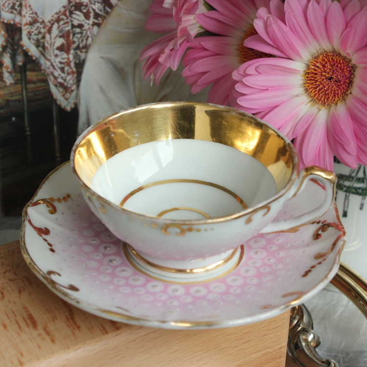 Spot European vintage collection unlabeled beauty gradient pink hand-painted three-dimensional small beads round mouth coffee cup set