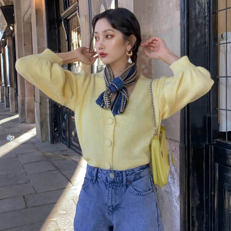 Thin sweater women's 2022 early spring new Korean version of the trendy slim short V-neck cardigan sweater Western style top