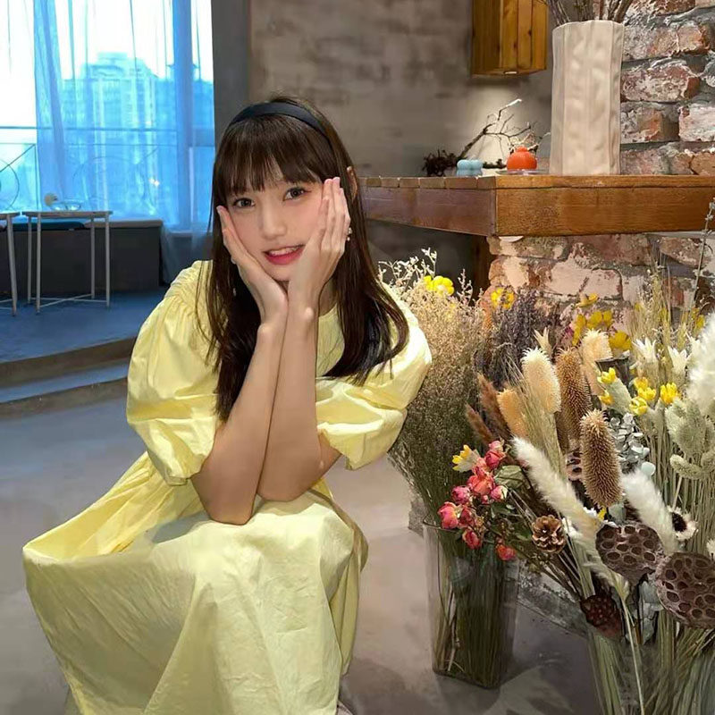 Small fresh bubble sleeve dress women's summer 2021 new date small skirt waist thin loose skirt tide
