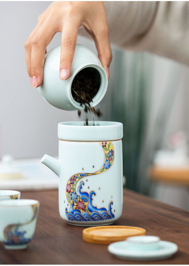 Travel of blue and white porcelain tea set a pot of two cups of portable package take home office personal crack water cup teapot