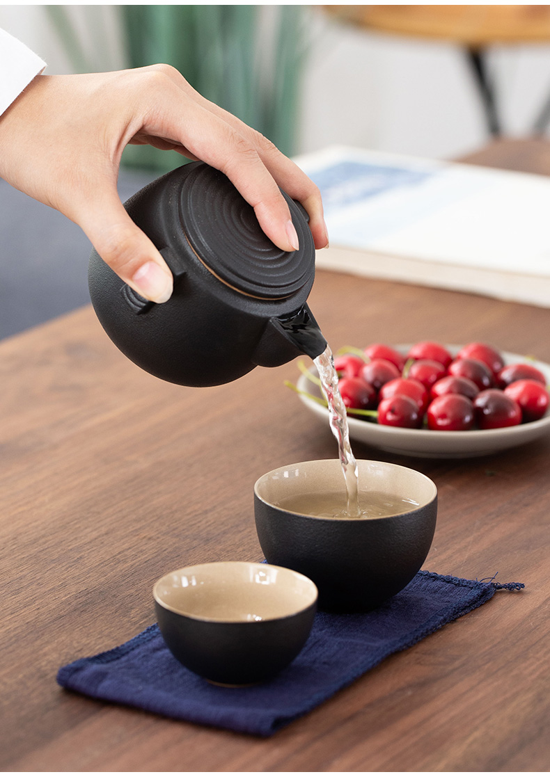 Japanese travel tea set of black suit a pot of two cups of portable package two people doing mercifully kung fu ceramic teapot tea