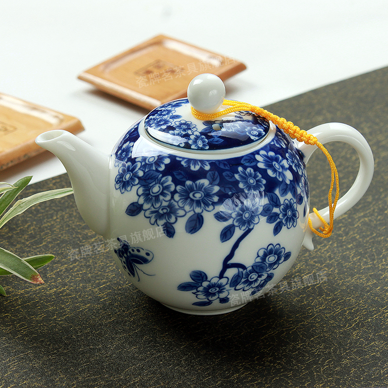 Blue and white porcelain tea set suit household ceramics of a complete set of kung fu tea teapot teacup tureen tea pot of recent