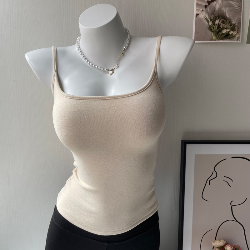 Gentle and Pure, Brushed and Thickened Camisole for Women, Suitable for Autumn and Winter, Slimming, Enhancing Bust Appearance, Outward Expansion, with Chest Pads, for Layering Gentle and Pure, Brushed and Thickened Camisole for Women, Suitable for Autumn and Winter, Slimming, Enhancing Bust Appearance, Outward Expansion, with Chest Pads, for Layering