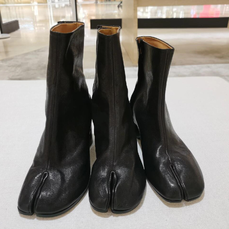 【In Stock】2026 Spring and Autumn Tabi Split-Toe Boots for Women, Black Sheepskin Mid-Calf Boots, 3cm 6cm 8cm Split-Toe Shoes 【In Stock】2026 Spring and Autumn Tabi Split-Toe Boots for Women, Black Sheepskin Mid-Calf Boots, 3cm 6cm 8cm Split-Toe Shoes