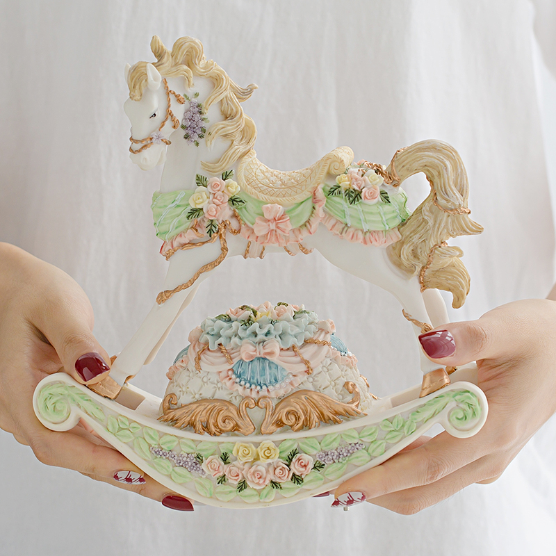 Rotating Trojan Water Crystal Ball Music Box Eight-tone Box Creative Girlfriend Retro Swing Piece Romantic Birthday Wedding Gift