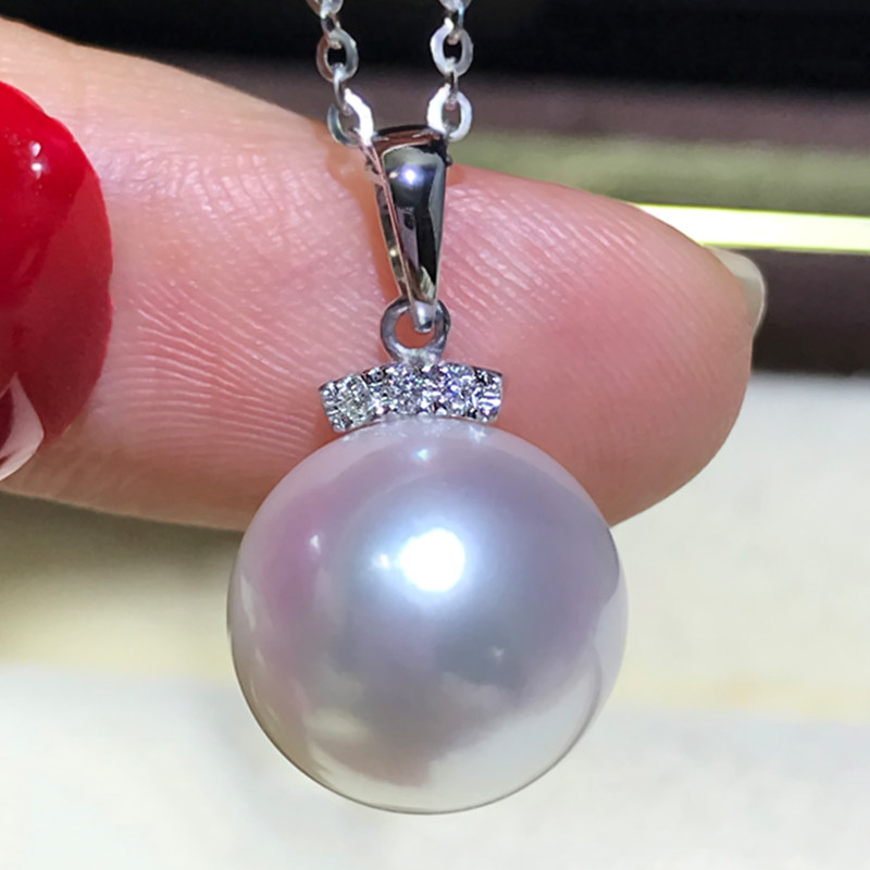 Cold light Aussie white pearl pendant 18K gold diamond eyelash subsection Nanyang sea water pearl necklace with right round and no time