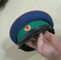 55 of the people with a large eaves hat.