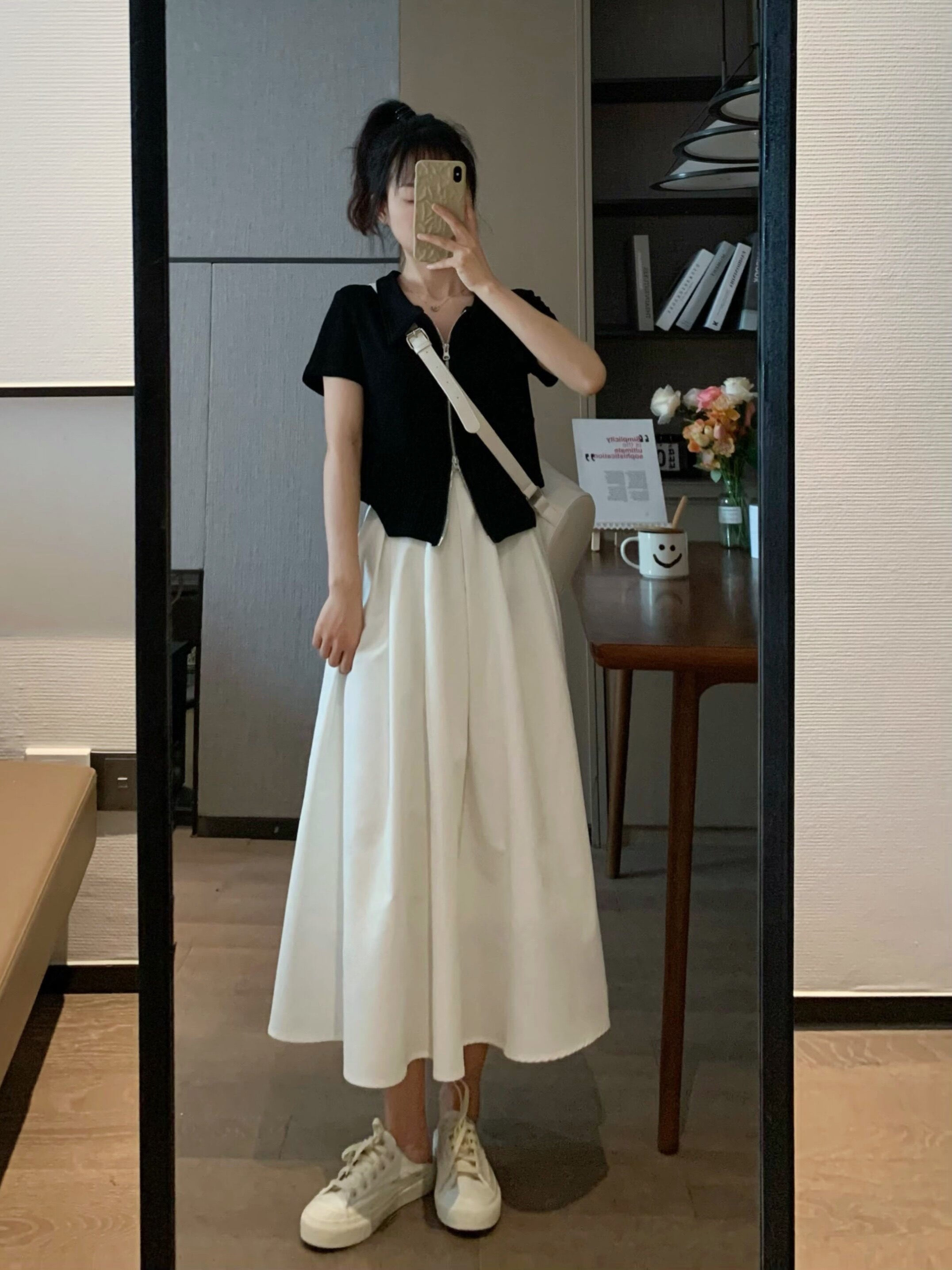 Xiaoyou MONA's home skirt type jue Meiju is thin, white high waist casual pleated skirt, mid-length skirt, umbrella skirt
