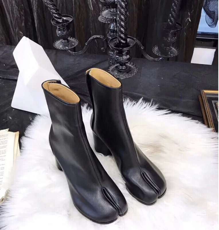 Trendy Influencer-Style Ninja Split-Toe Boots for Women 2020 New Sequin Tabi Pig Hoof Boots High-Heeled Short Boots Trendy Influencer-Style Ninja Split-Toe Boots for Women 2020 New Sequin Tabi Pig Hoof Boots High-Heeled Short Boots