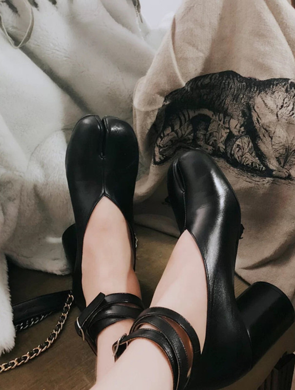 Internet Celebrity Style Spring and Summer New Women's Leather Shoes, Retro Split-Toe Shoes, Mary Jane High-Heeled Shoes, Sandals