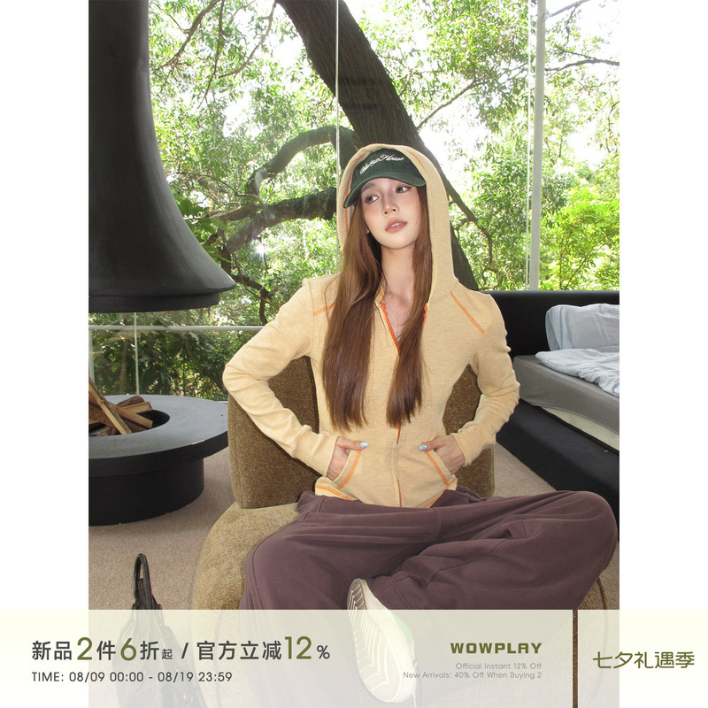 Wowplay Yang Jiqi Hasselblad Color-Blocked Hooded Cardigan Jacket for Women, Autumn Slim-Fit Waist-Cinching Short Top Wowplay Yang Jiqi Hasselblad Color-Blocked Hooded Cardigan Jacket for Women, Autumn Slim-Fit Waist-Cinching Short Top