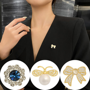 Retro blue crystal anti-light buckle brooch cute Japanese ins tide personality fixed clothes accessories neckline decoration