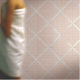 Розовая бриллиантовая стеклянная мозаичная плитка, ветер и ванная комната для душа фоновая головоломка черная земля написание