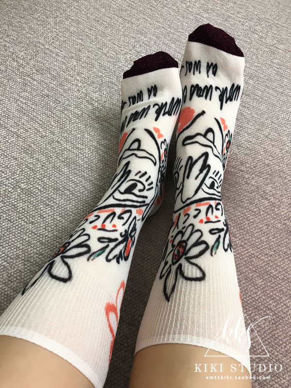Châu Âu ga đỏ mùa thu và mùa đông trong ống cotton vớ in chữ graffiti bếp lò tên lớn gió cọc cọc đáy thủy triều nữ tất lười nam