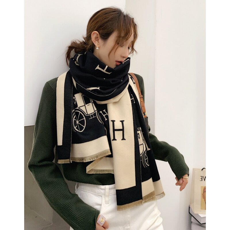 Net red with the same scarf female 2022 autumn and winter warm Western style fashion Christmas scarf Lolita accessories scarf