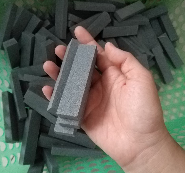 Taobao quà tặng đá mài 120 lưới công cụ mài dao quà tặng hai mặt đá mài dao ngoài trời mài đá mang - Công cụ Knift / công cụ đa mục đích bộ dao đa năng bỏ túi