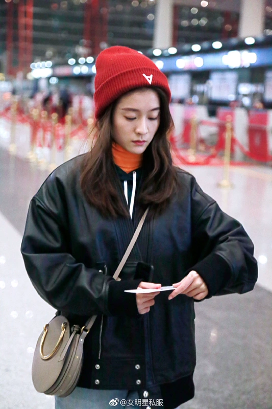 Zhang Xueying sân bay với cùng một đoạn áo khoác da xe máy màu đen phiên bản Hàn Quốc của mùa thu đông mùa thu áo khoác da pu hoang dã ao khoac da