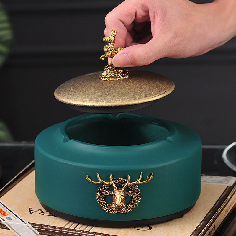 Eurostyle light lavish ceramic Ashtray Creative Personality Trend Home Living Room With Lid Anti-Fly Ash Retro Fashion American