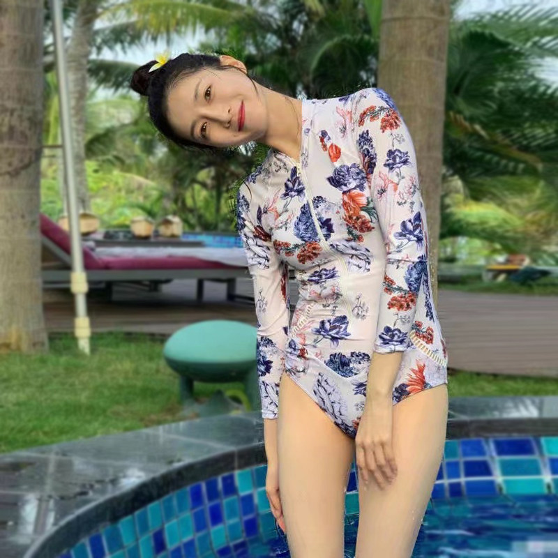 Star co-stars Jiang alienated swimsuit women's 2021 new conservative Korea Ins Long sleeves Bubbles Spa Swimsuit