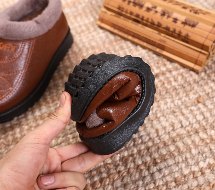 Giày vải Bắc Kinh mùa đông Giày cotton trung niên nữ Giày cao cổ chống trượt cotton ấm áp cộng với giày nhung dày cho mẹ giày boot nữ cổ thấp hàng hiệu
