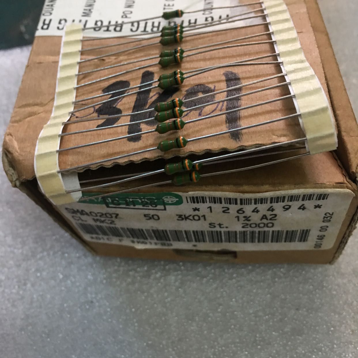 10 3 5 yuan VISHAY 3 01K 1% generation 3K 0207 thick copper feet fever resistance