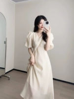 Милое цветное платье, V-образный вырез, рукава фонарики, по фигуре