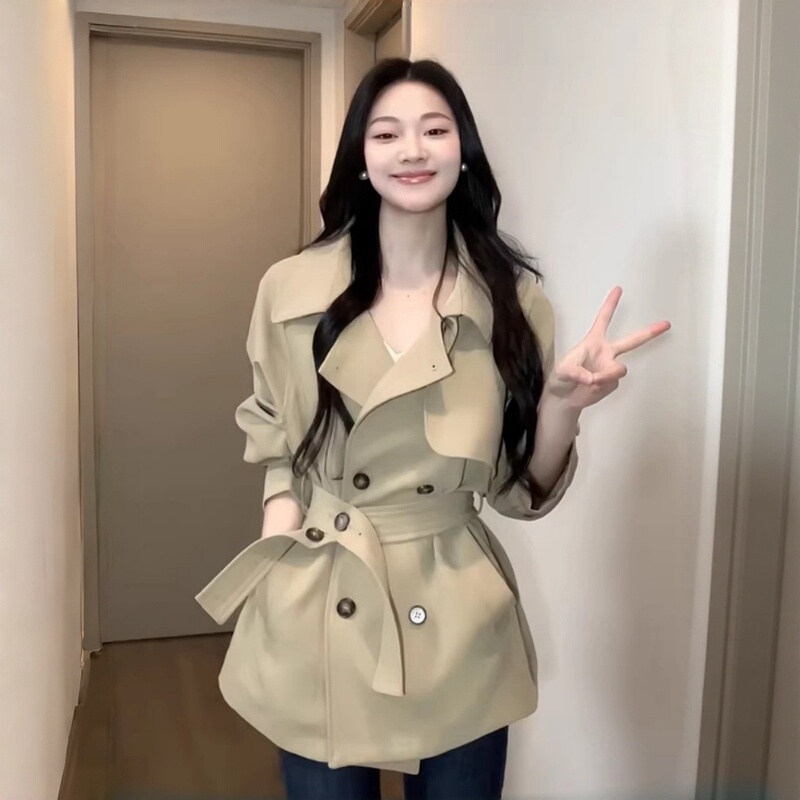 High-End, Trendy Khaki Short Trench Coat for Petite Women, 2026 New Autumn British Fashion with Waist-Cinching Design High-End, Trendy Khaki Short Trench Coat for Petite Women, 2026 New Autumn British Fashion with Waist-Cinching Design