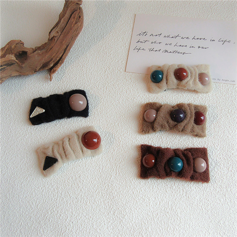 Autumn And Winter New Woolen Pearl Geometric Square Hairpin Wholesale display picture 1