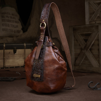 (Original luxury product) Personalized design genuine leather water drop crossbody bag retro casual mens bag first layer cowhide chest bag