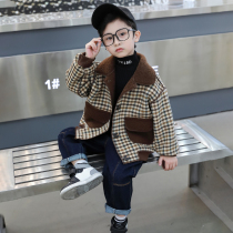 Boys autumn and winter fur integrated plaid woolen jacket 2024 new style foreign style childrens lambswool thickened jacket